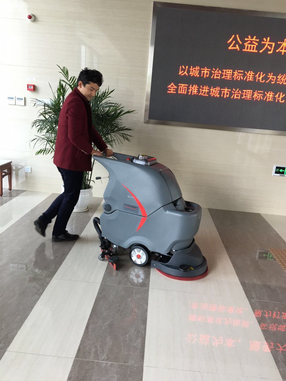 洗地機(jī)不下水的幾個(gè)自查辦法？動(dòng)動(dòng)手，就可輕松解決